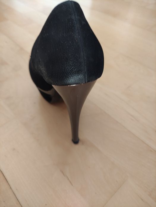 Szpilki piękne czarne na platformie nr 37