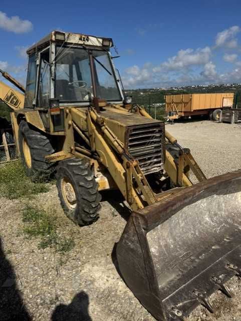 Retroescavadora JCB 4X4