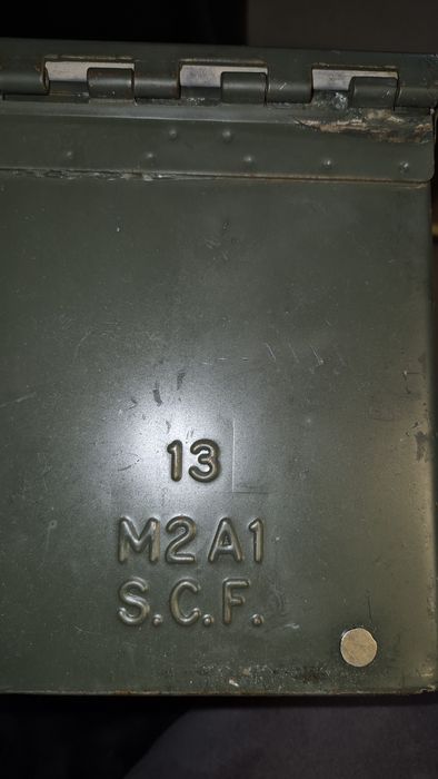 Metalowa skrzynka na amonicje