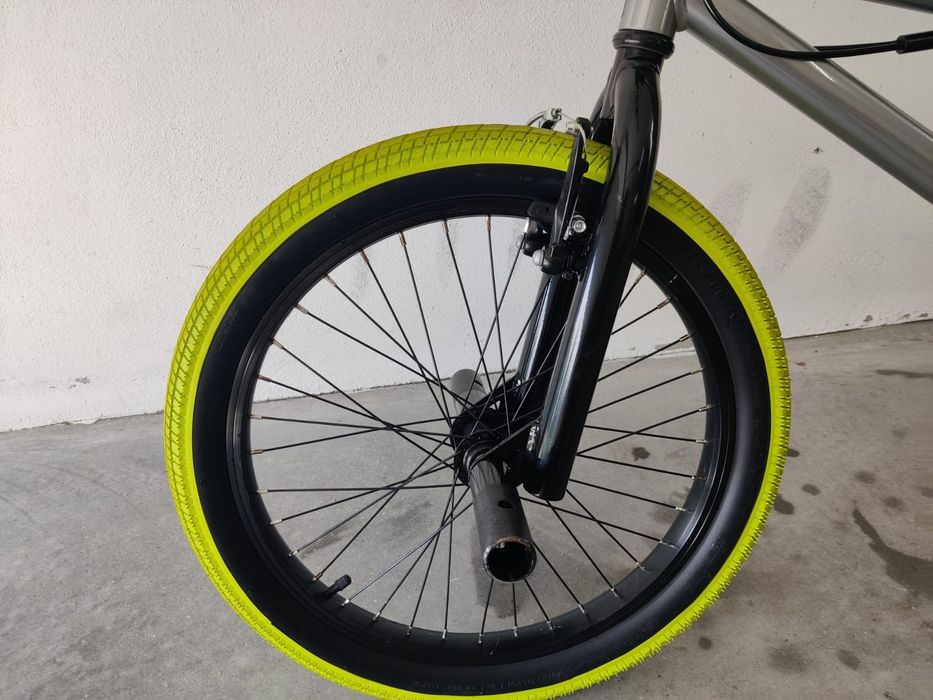 BMX BTWIN Wipe 500 (20") - Como Nova c/ 4 Peseiras (Pegs)