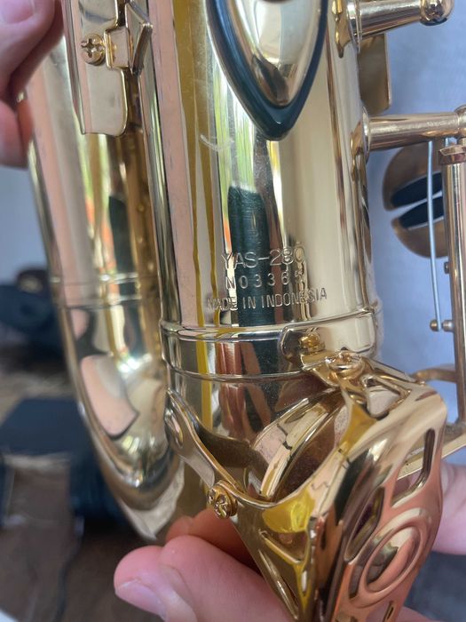 Saxofone Alto Yamaha YAS-280 + Estojo