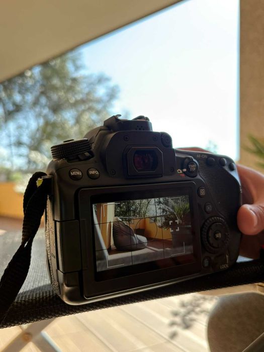 Kit Máquina Fotográfica CANON EOS 80D + lentes 18-55 IS STM + 55-250 IS STM (APS-C)