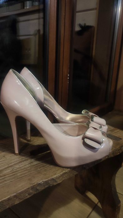 Szpilki na platformie, lakierowane, New Look r.40