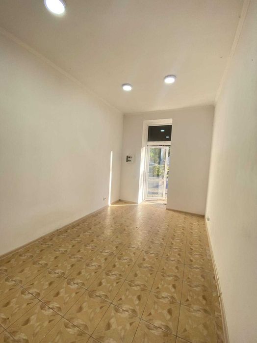 Оренда комерційного приміщення м. Кам'янка-Бузька ( центр )