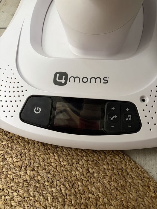 Заколисуючий центр 4 moms