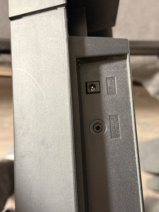 Продам синтезатор Yamaha PSR-F50