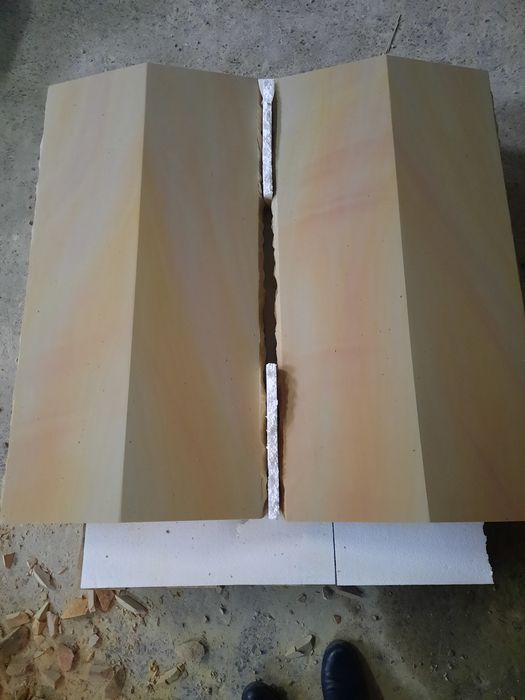 Daszki, nakrywy z piaskowca na ogrodzenie