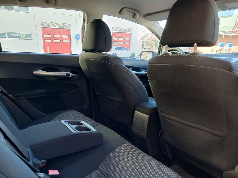 Toyota Auris 1.4 D-4D 2011 — photo 5