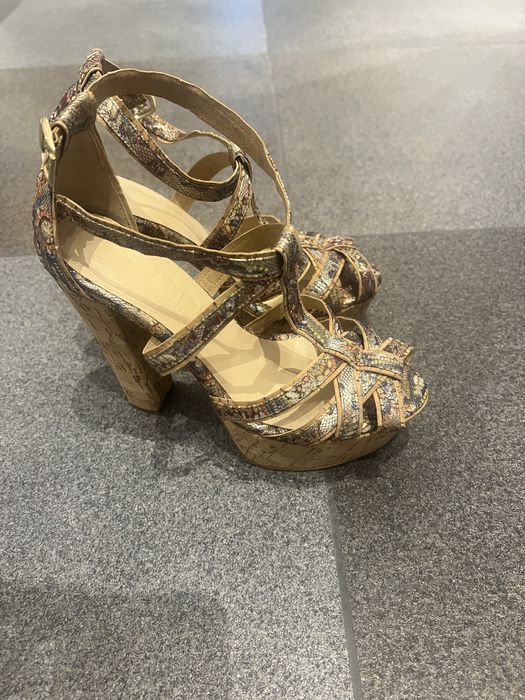 Vendo sandalias dropp novas