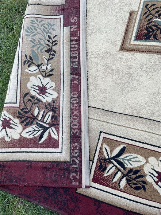 Продам диван б/у,продам килим