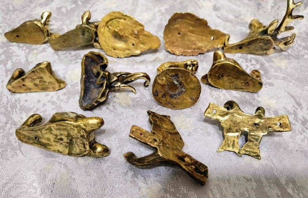 Продам вешалку из бронзы или латуни. Крючки.Жираф,лев, носорог