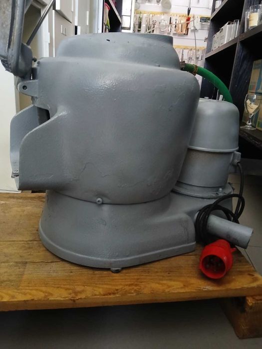 vende-se descascadora de batatas recondicionada. capacidade seis kg