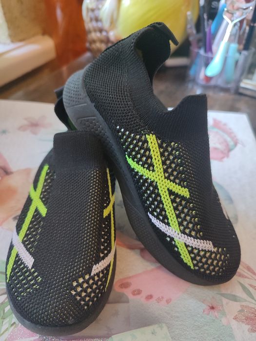 Текстильні кросівки