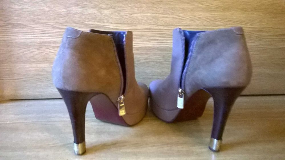 Buty skórzane do kostek na słupku ."Tommy Hilfiger " 23,5 "