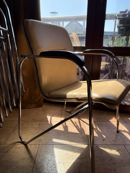 Стілець для відвідувачів