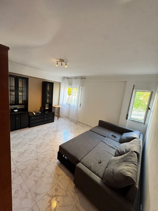 Alugo quarto em casa compartilhada