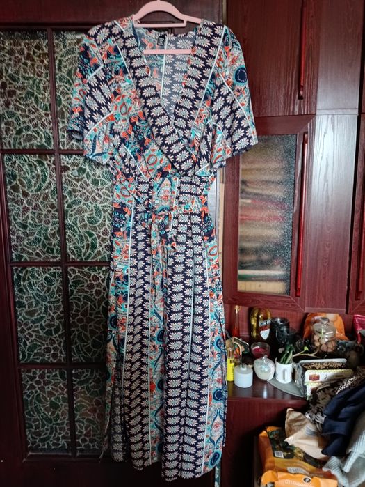 Kolorowa zwiewna sukienka