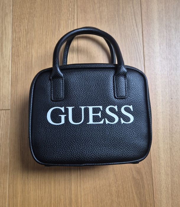 Guess - nowa kosmetyczka