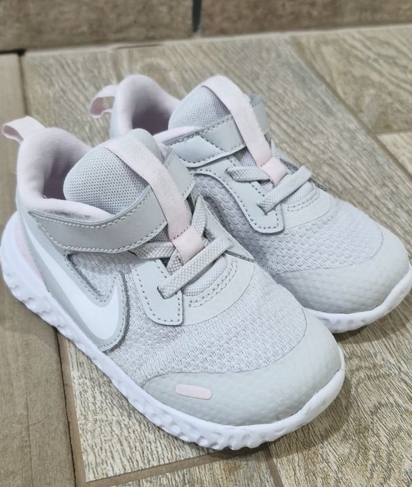 Кросівки Nike Revolution 5