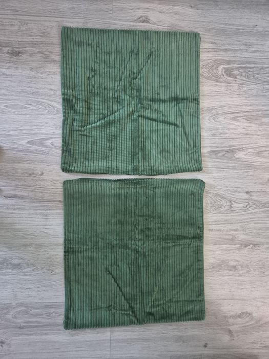 2 ciemnozielone poszewki 50×50
