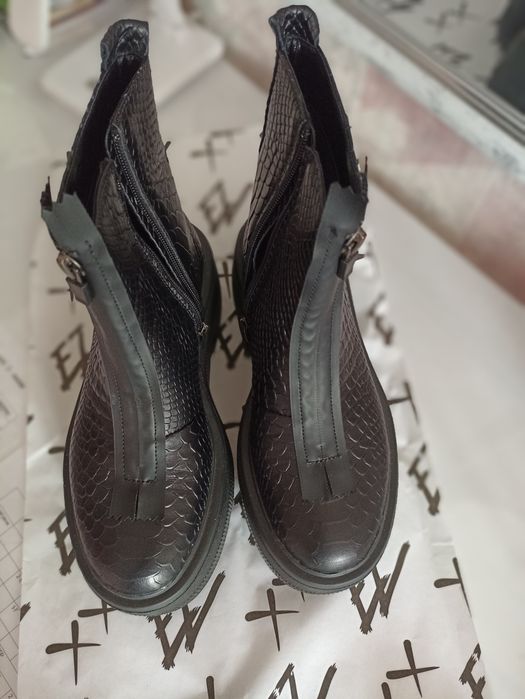 Нові жіночі полуботинки