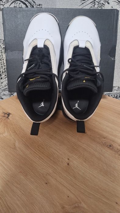 Jordan Max Aura 6