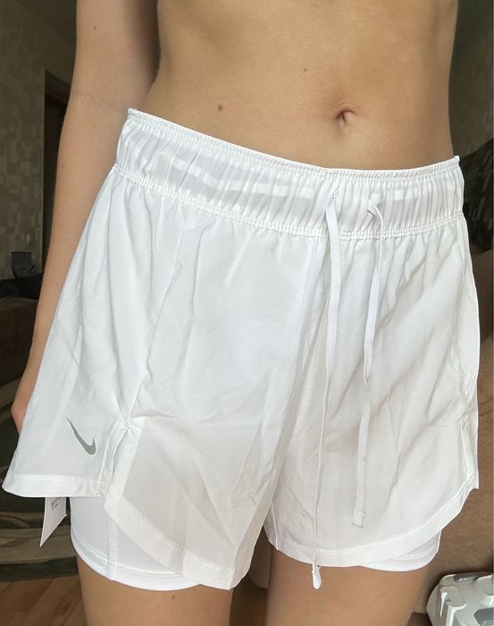 Нові оригінальні шорти Nike