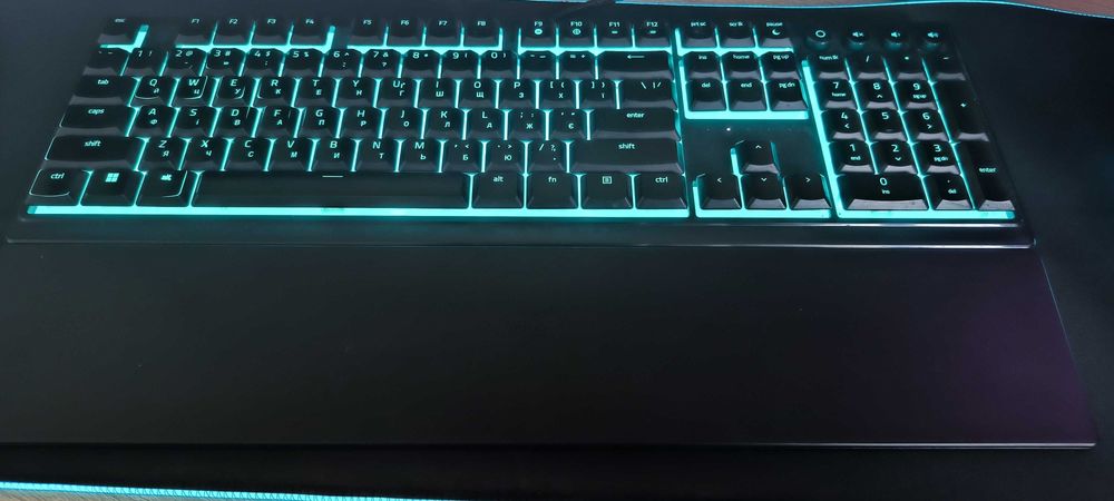 Клавиатура Razer Ornata V3 и мышка Razer Basilisk V3