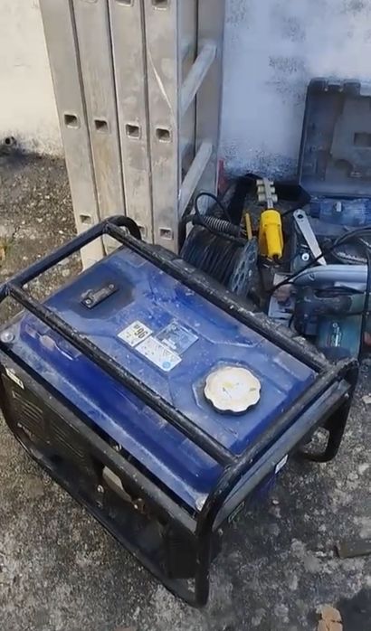 Carrinha com material de construção para despachar