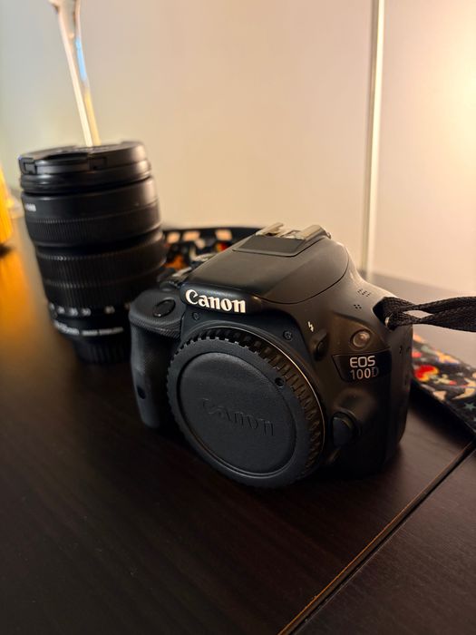 Canon EOS 100D + Lente 18-135mm IS