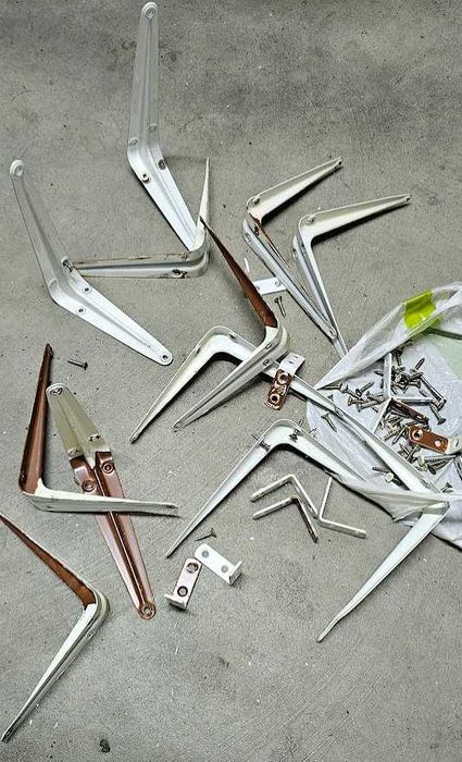 Apoios de prateleiras metálicos