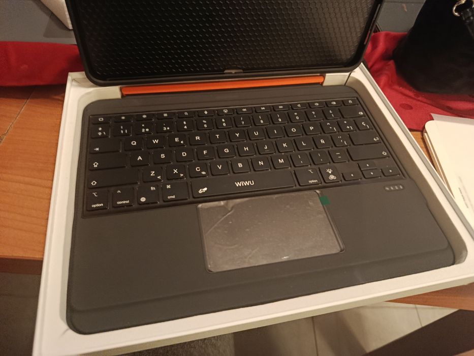 vendo capa com teclado para iPad 12.9