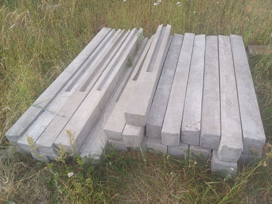Słupki betonowe na 2 płyty i 3 płyty