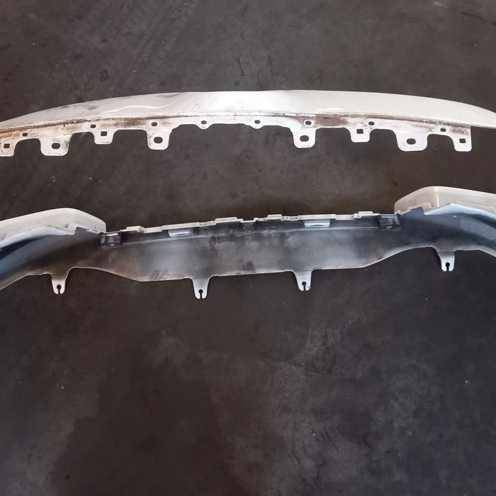 Para choques frente toyota yaris hybrid 2011 - 2020