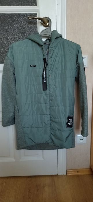 Продаю курточку весна осінь