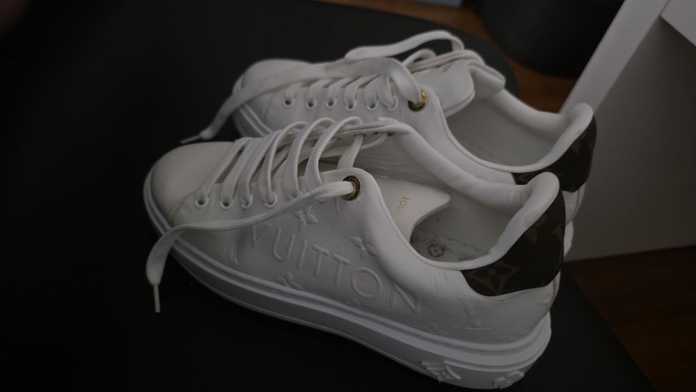 Tenis Louis Vuitton praticamente novos.