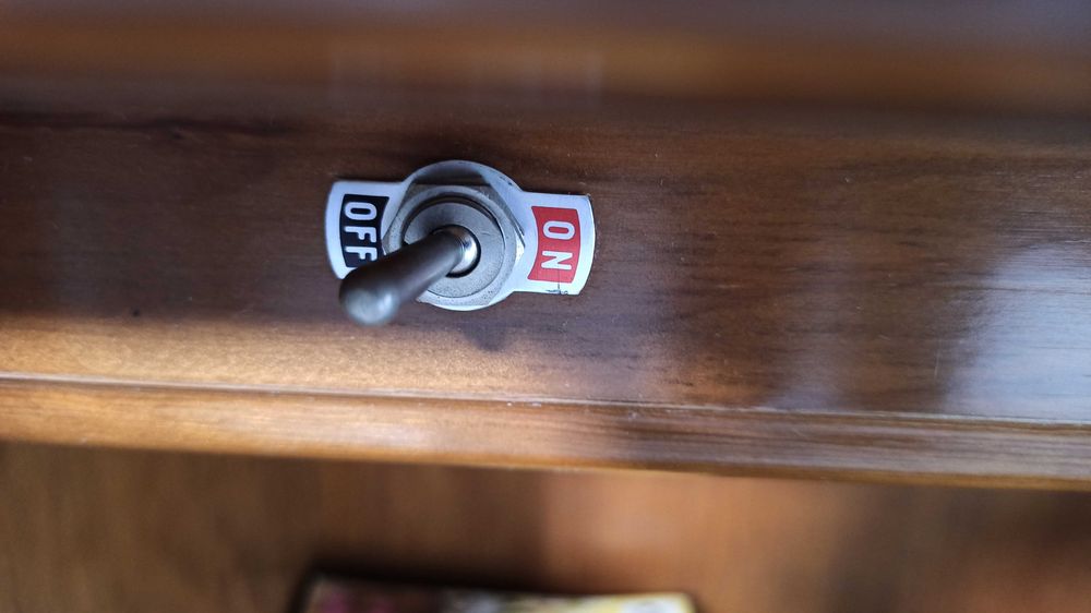 Móvel Louceiro em Mogno