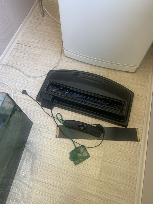 Дл любителей рыбок аквариум со всеми приспособлениями