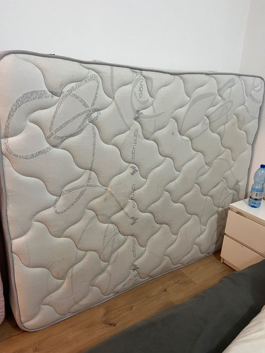 Cama e 2 colchões para despachar