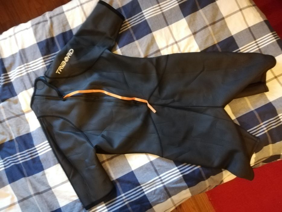 2 Fatos de surf e bodyboard novos