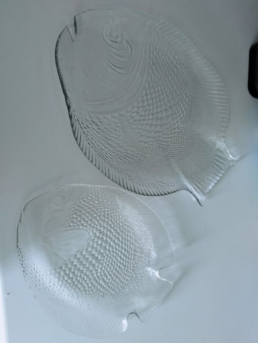 Conjunto 2 pratos (travessas) vidro formato de peixe novos cada 7€