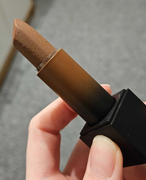 Matowa pomadka Huda Beauty