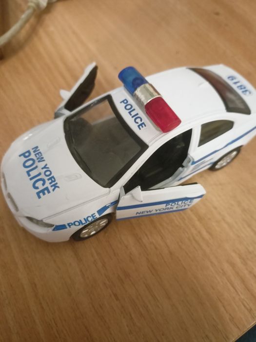 Металева машинка