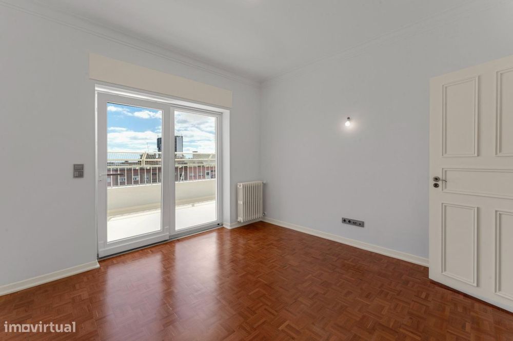 Penthouse T6 com Terraço de 131 m2 e Vista sobre Lisboa | Alvalade