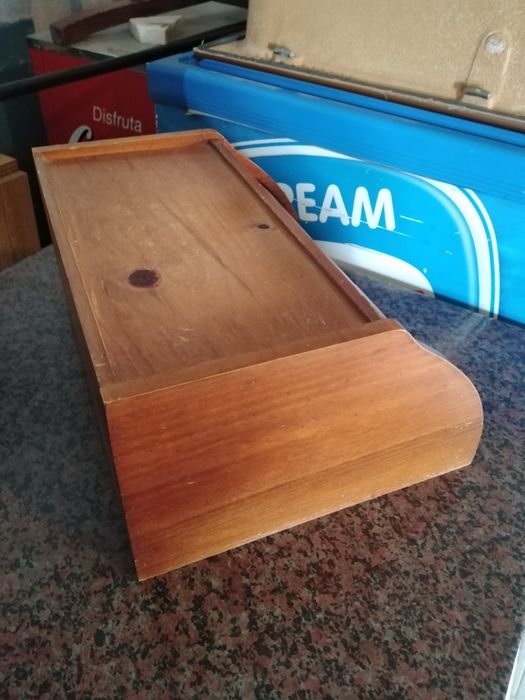 Caixa de madeira de pão