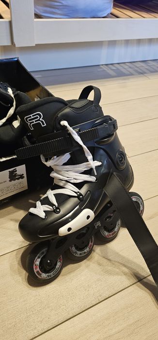 Продам ролики FR skates з екіпіруванням.