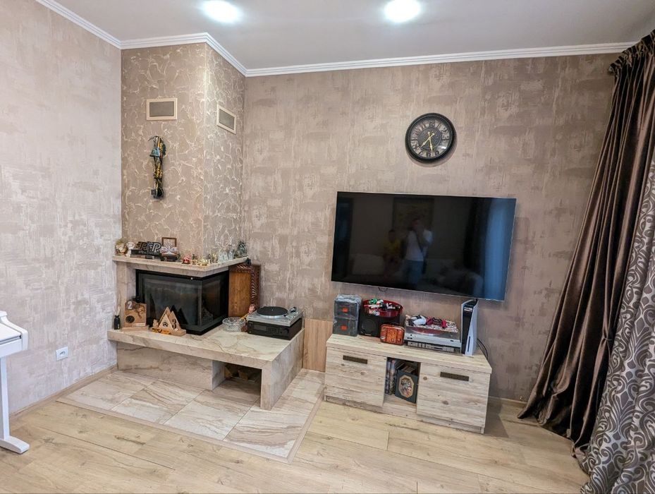 Продам будинок в центрі поблизу парку