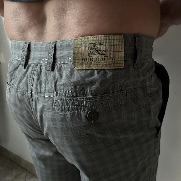 Burberry spodenki męskie S
Rozmiar:S/M z metki 32
Kolor:jasny brąz w