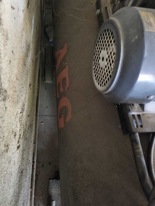 Compressor AEG trifásico