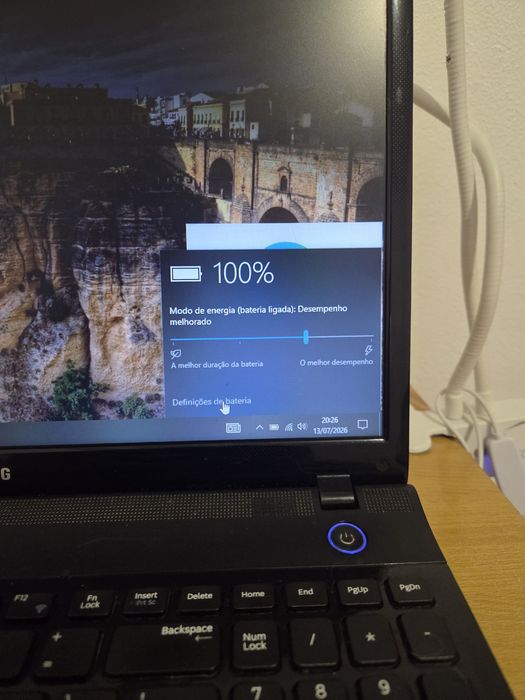 Portátil Samsung Série 3 (i3 / 5GB RAM / Nvidia GeForce / Bateria NOVA)